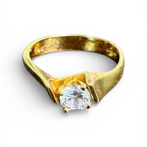 Avon Solitaire CZ Ring Gold Tone size 7